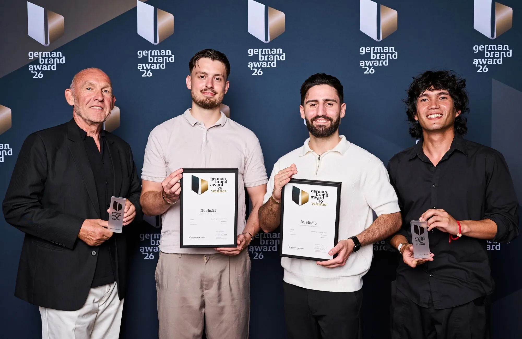 Das Team der Webwavers Gruppe mit dem German Brand Award 2026
