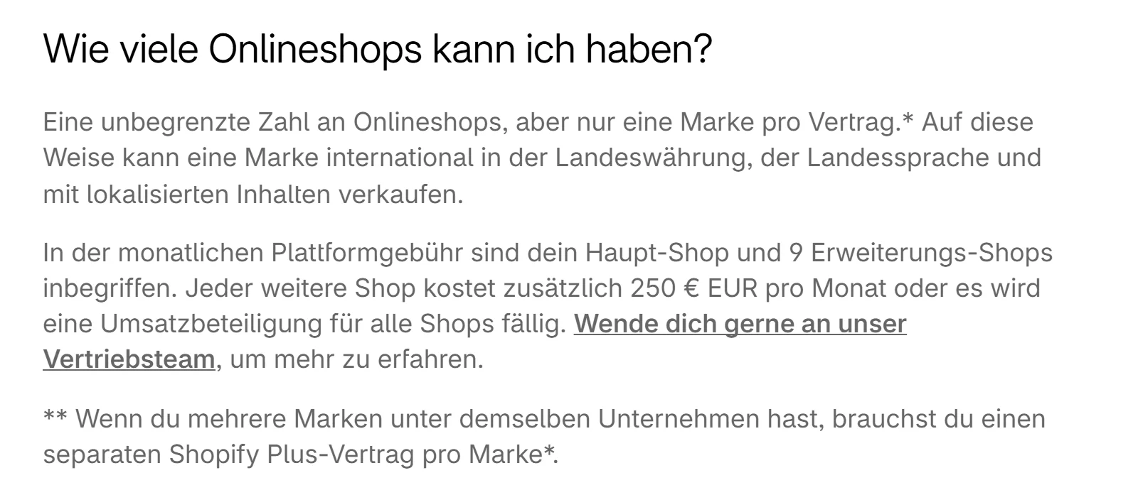 Ausschnitt aus den Fragen auf der Shopify-Plus-Preisseite: unbegrenzte Zahl an Onlineshops, aber nur eine Marke pro Vertrag; Haupt-Shop und 9 Erweiterungs-Shops inklusive, jeder weitere 250 Euro im Monat; separater Plus-Vertrag pro Marke
